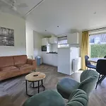 T Kaatsheuveltje 3 度假居 *